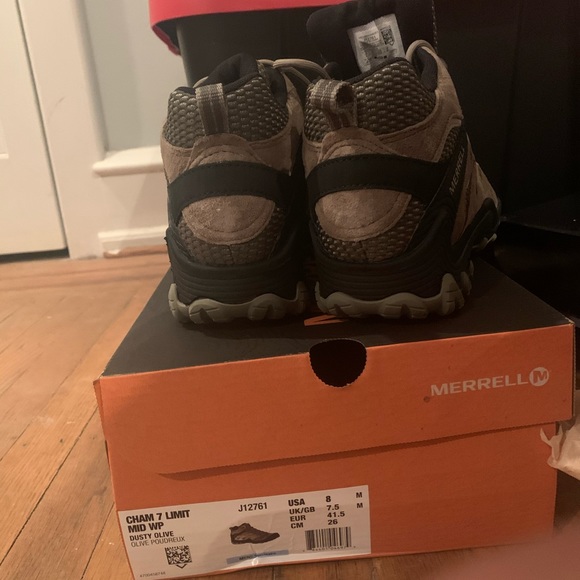 Boots - Picture 3 of 7